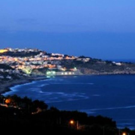 Casa Vacanze La Casa Di Katia Castro  Esterno foto